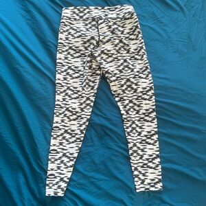 Victoria’s Secret PINK Yoga Leggings Large Black White Animal Print High Waist